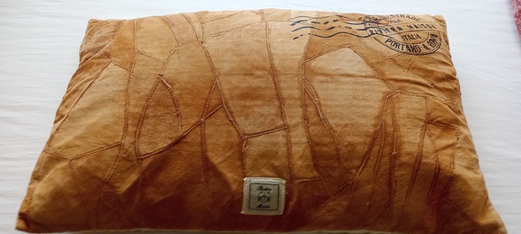 te koop kussen van suede Rivièra Maison, Bruin, Riviera Maison, Ophalen of Verzenden, Zo goed als nieuw