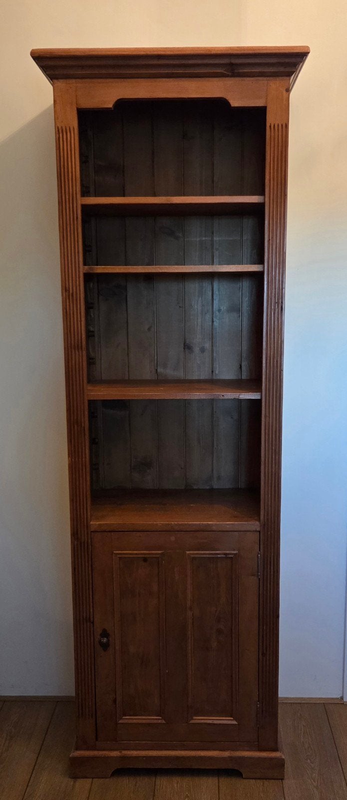 grenen boekenkast met onder 1 deur, Ophalen, 200 cm of meer, Klassiek, Landelijk, 25 tot 50 cm