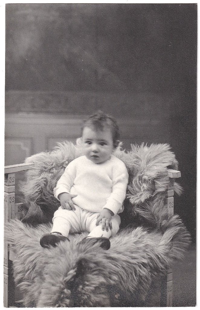 Foto - Kind Baby Deken Bont Stoel - Atelier Prinses Gouda, Gebruikt, Foto, Ophalen of Verzenden, Voor 1940