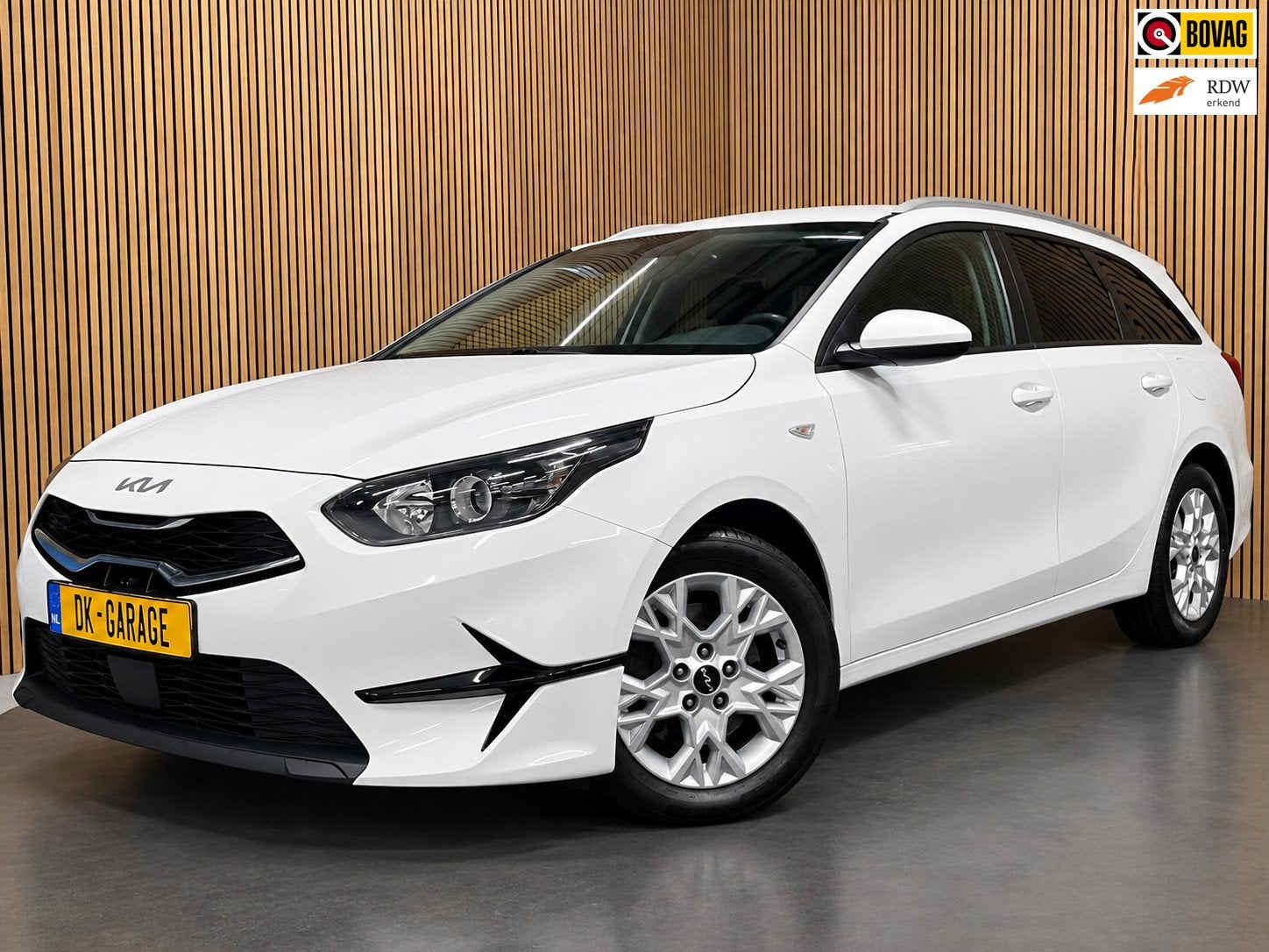 Kia Ceed Sportswagon 1.0 T-GDi DynamicLine|APPLE CARPLAY, AN, Voorwielaandrijving, Dealer onderhouden, Gebruikt, Zwart