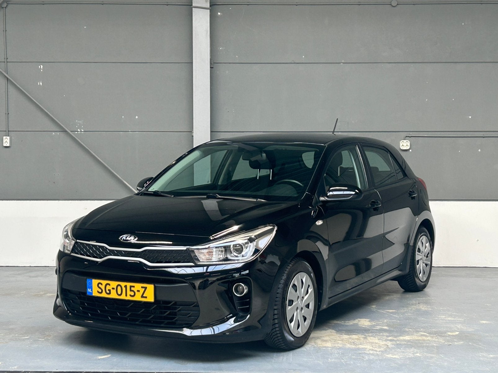 Kia Rio 1.0 100pk 2018 Zwart *AIRCO* Dealer onderhouden*, Auto's, Voorwielaandrijving, Zwart, 1055 kg, Origineel Nederlands