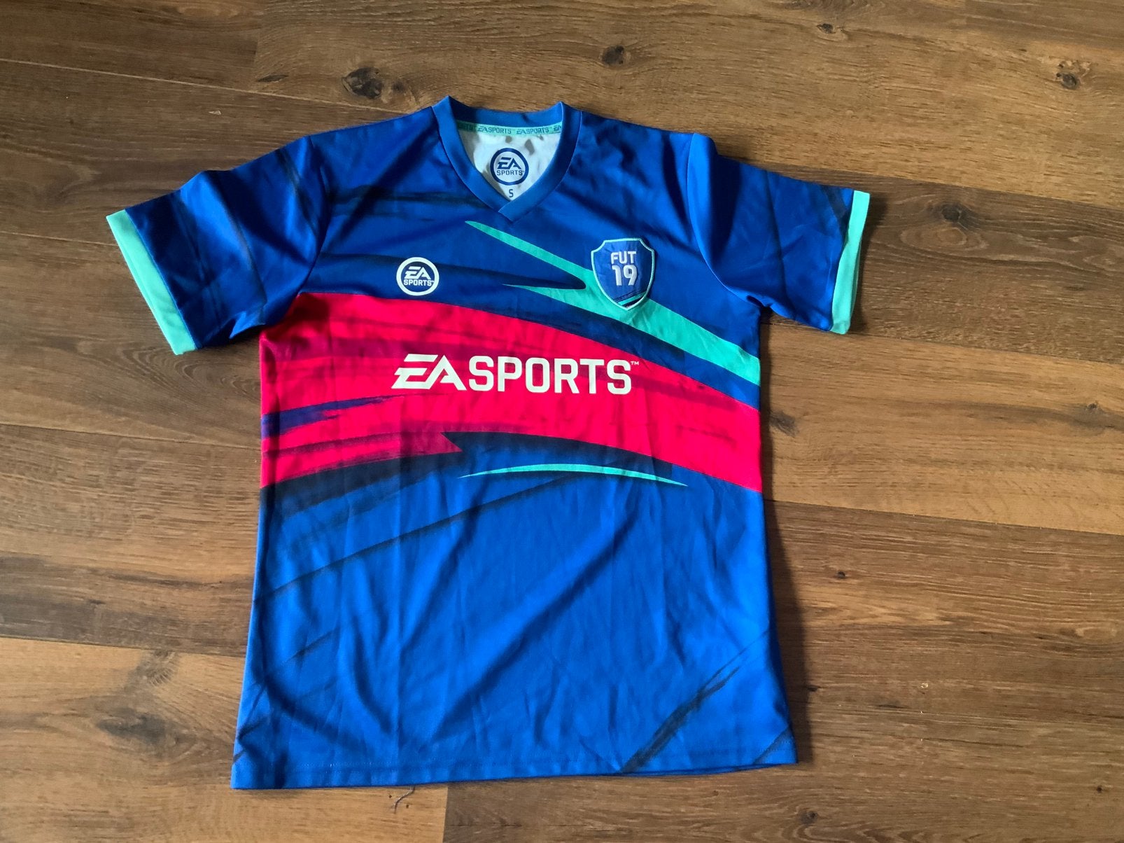 Fifa voetbalshirt (nieuw ) mt M, Ophalen of Verzenden, Zo goed als nieuw