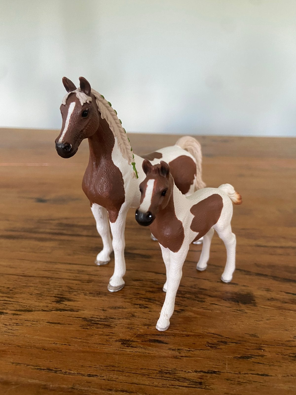 Schleich 13838 & 13839 Pintabian merrie en veulen, Ophalen of Verzenden, Zo goed als nieuw