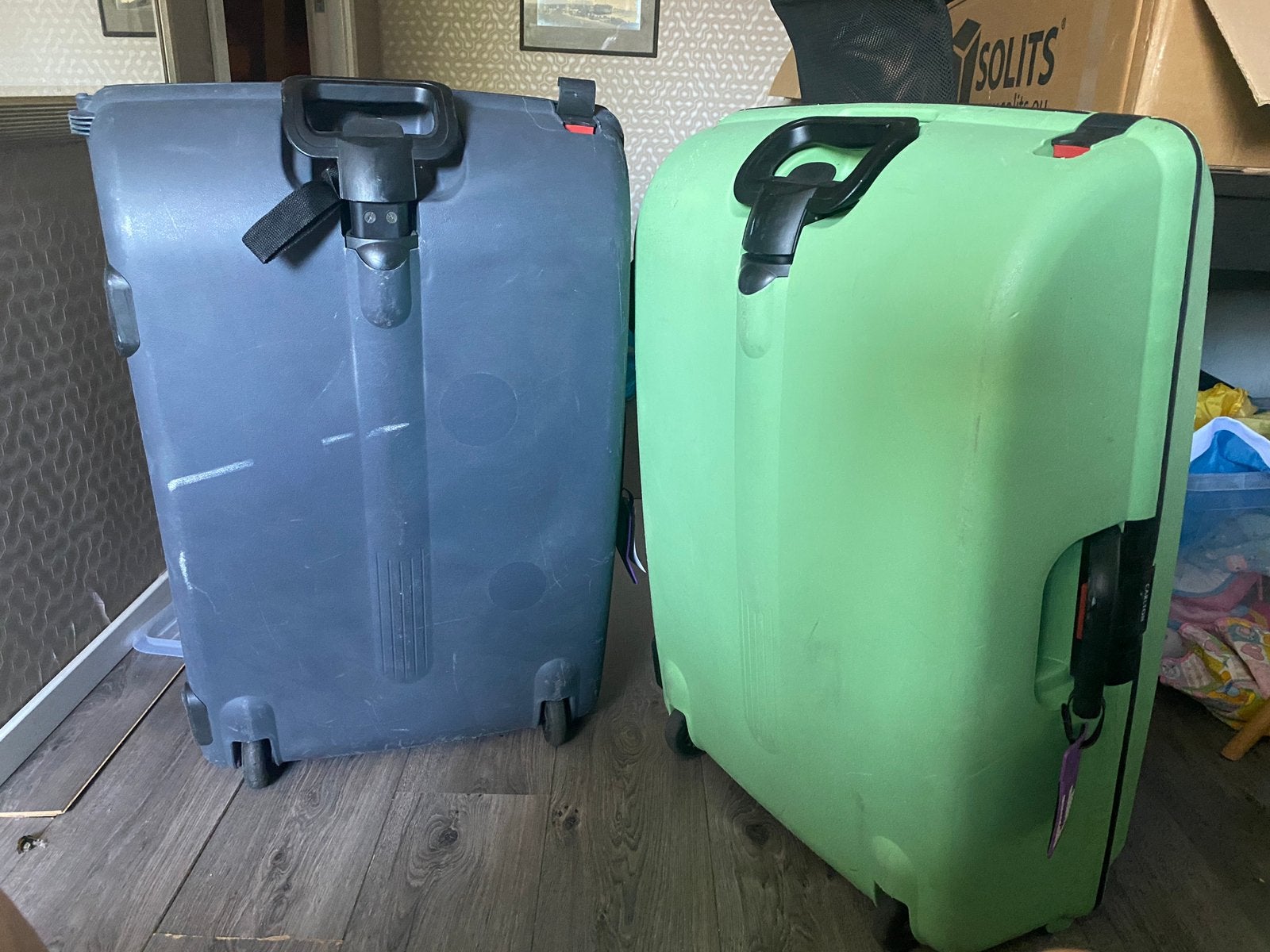 Twee nog prima Carlton koffers met wieltjes en cijferslot, Hard kunststof, Zo goed als nieuw, 70 cm of meer, 55 cm of meer