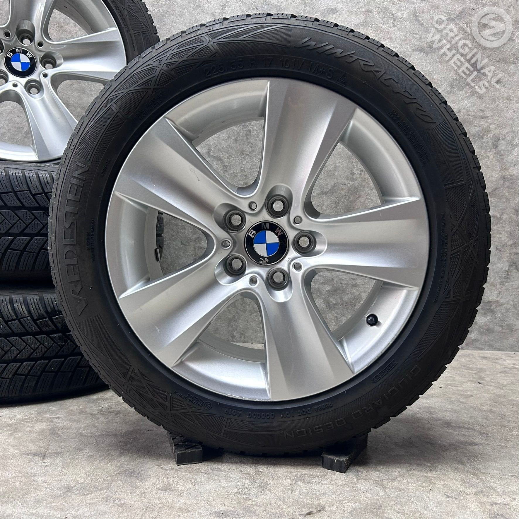 17 inch BMW Styling 327 velgen + winterbanden 5 serie F10, Gebruikt, -, -, Banden en Velgen
