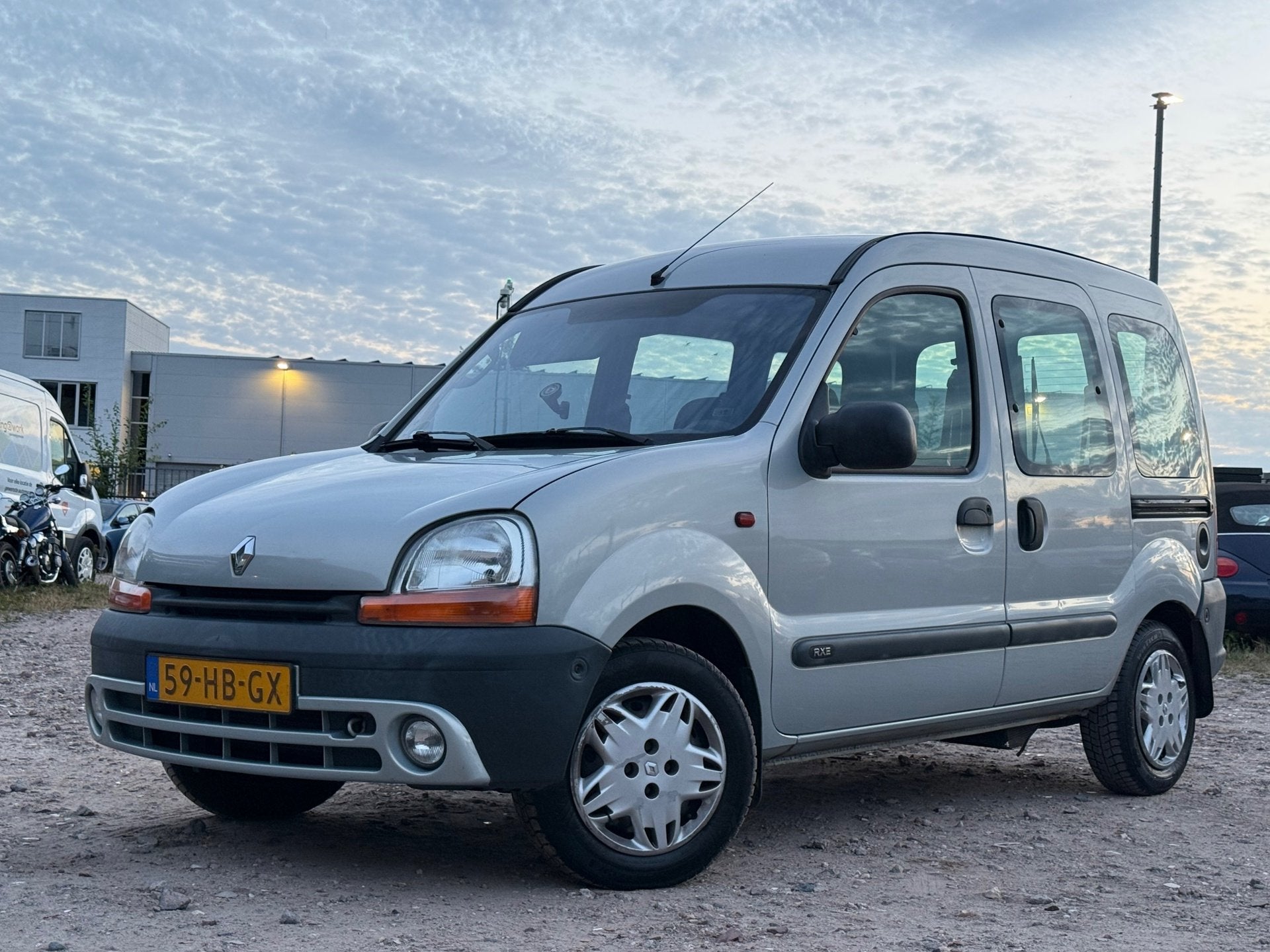 Renault Kangoo 1.4 RXE/ ROLSTOEL/ AUTOMAAT, Metallic lak, Gebruikt, 4 cilinders, 49 €/maand