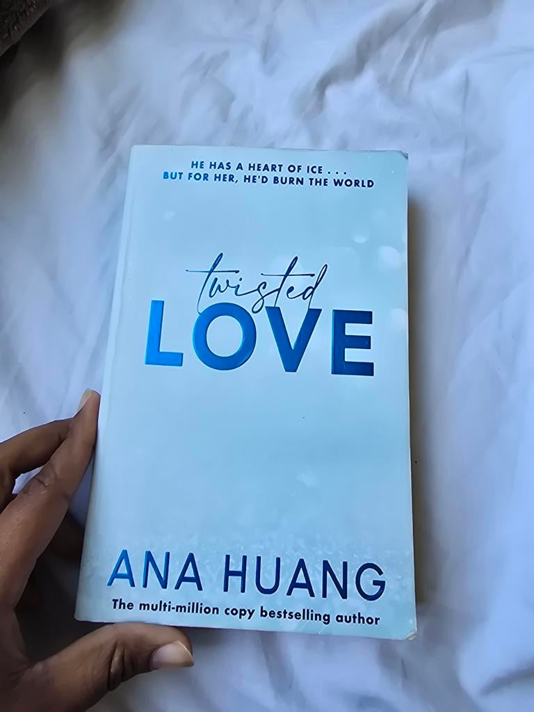Twisted Love - Ana Huang (Romantiek), Boeken, Romans, Ophalen