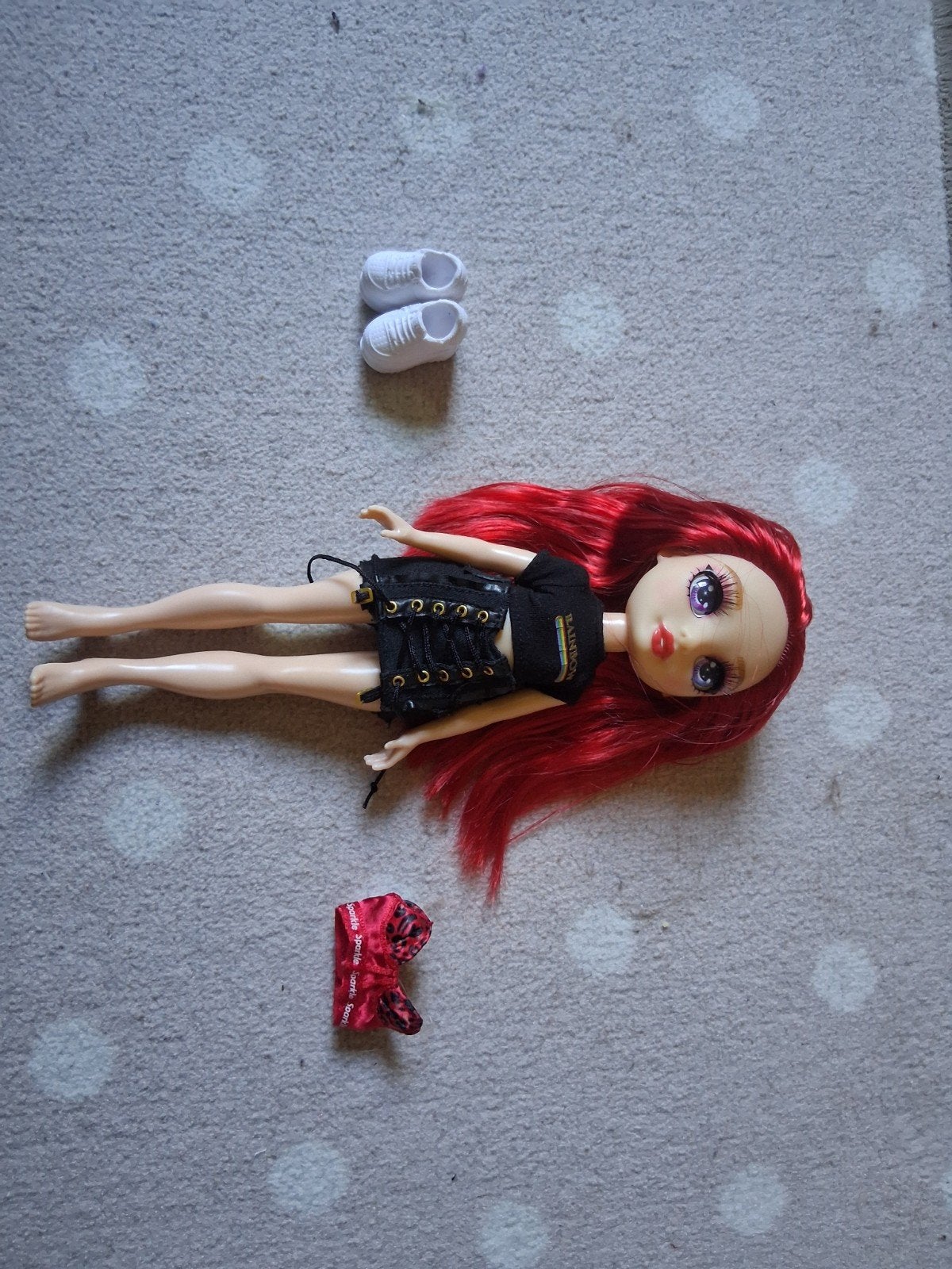 Rainbow High pop met rood haar en extra kleding, Ophalen