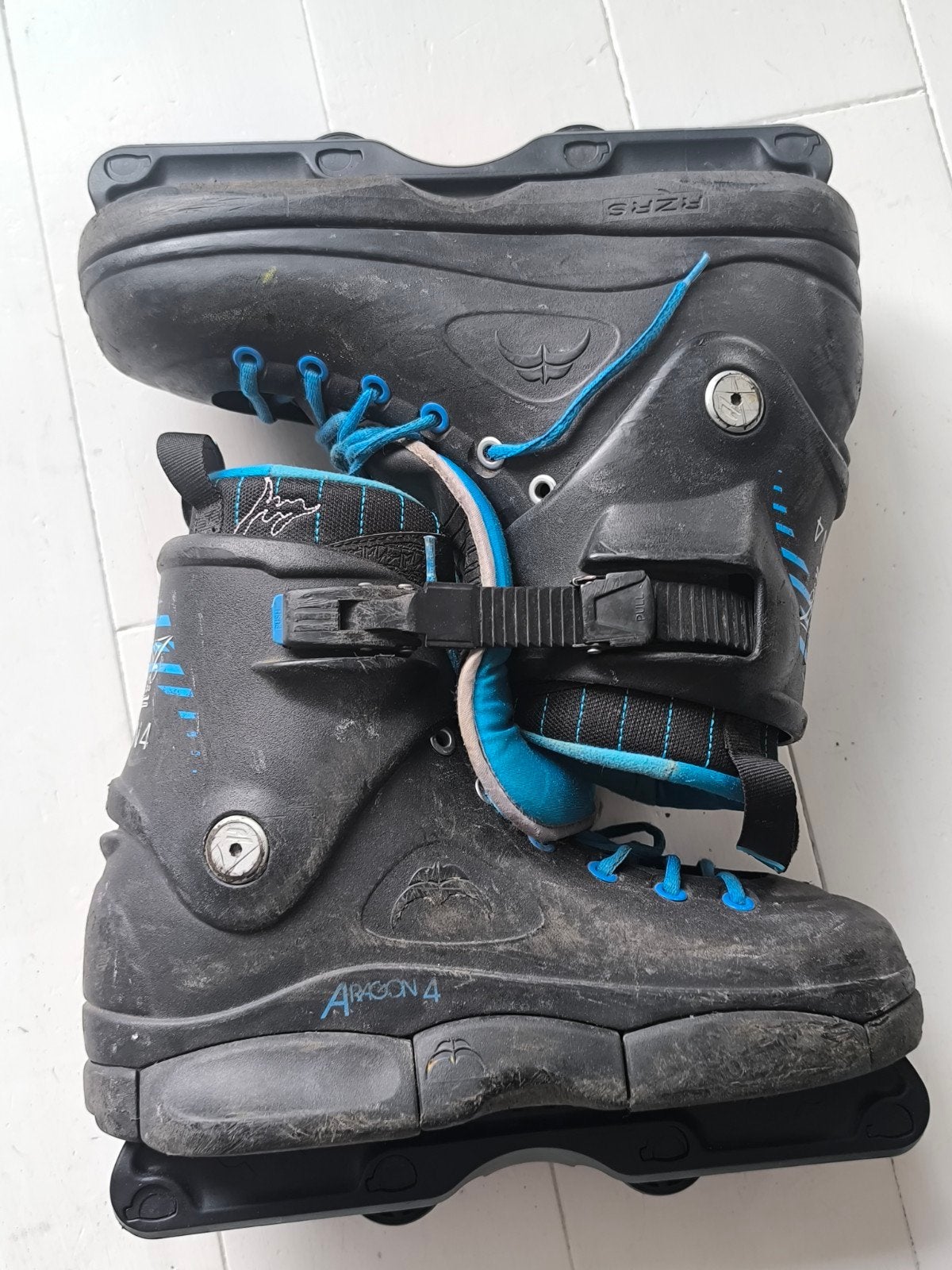 Razors Aragon 4 aggressive skates/skeelers - US 11 / EU 45, Ophalen of Verzenden