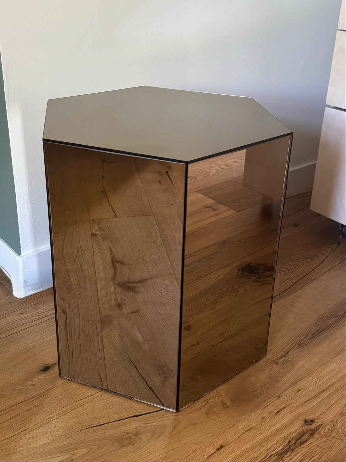 Hexagon Zeshoekige spiegel bijzettafel - beschadigd, Huis en Inrichting, Tafels | Bijzettafels, Minder dan 55 cm, Gebruikt, Glas