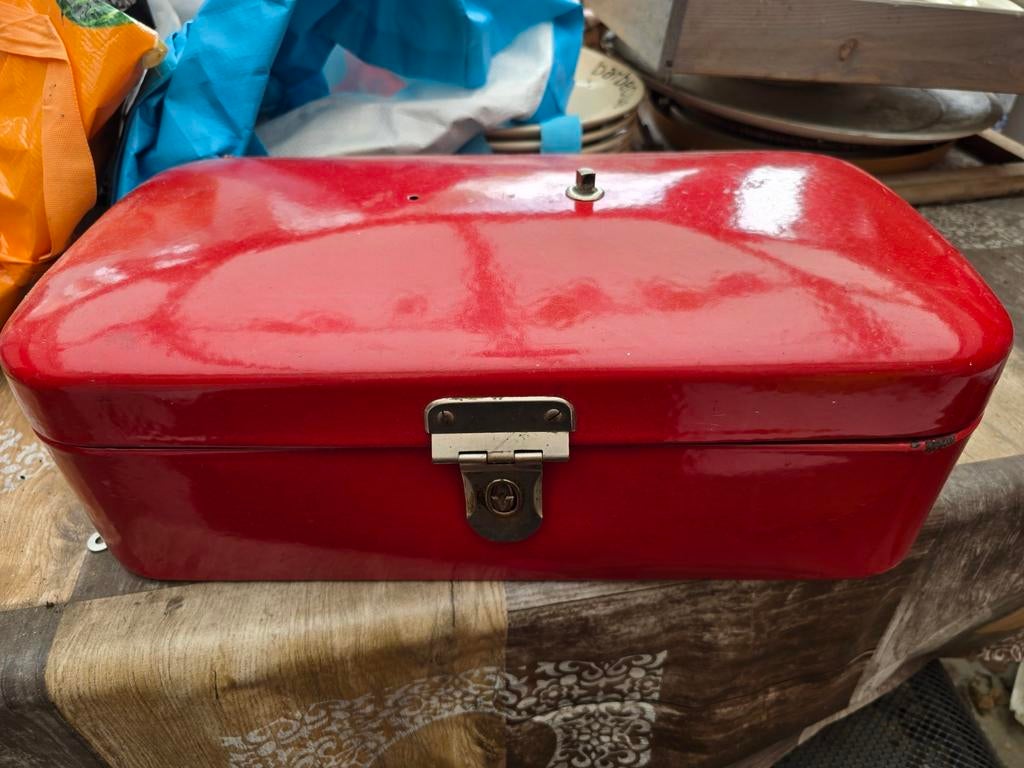 Vintage Rode Metalen Kist - Decoratief en Praktisch, Ophalen
