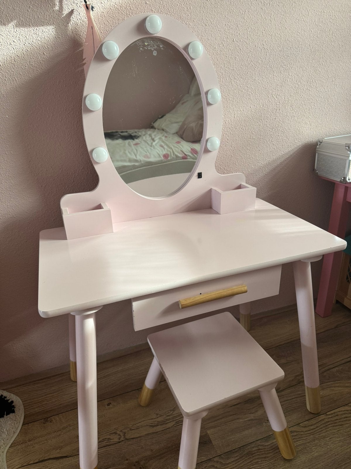 Kaptafel meisje, Ophalen