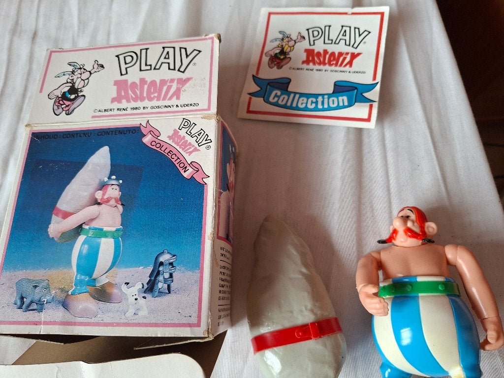 Play Asterix collection, Obelix met menhir, Verzamelen, Ophalen of Verzenden, Asterix en Obelix, Beeldje of Figuurtje