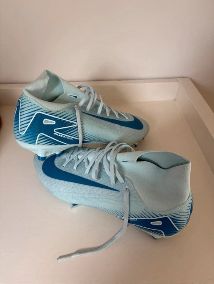 Nieuwe voetbalschoenen, Schoenen, Nieuw, Maat L, Ophalen of Verzenden