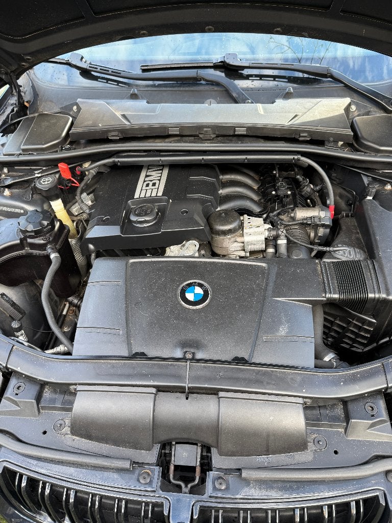 BMW 3-Serie 2.0 I 318 2008 Zwart, Auto's, BMW, Zwart, Origineel Nederlands, 75 €/maand, Handgeschakeld