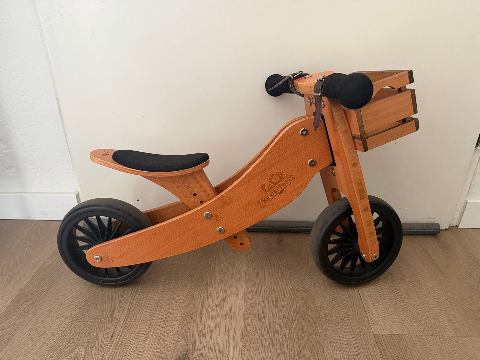 Kinderfeets Houten Loopfiets met Mandje, Ophalen of Verzenden, Gebruikt, Minder dan 16 inch