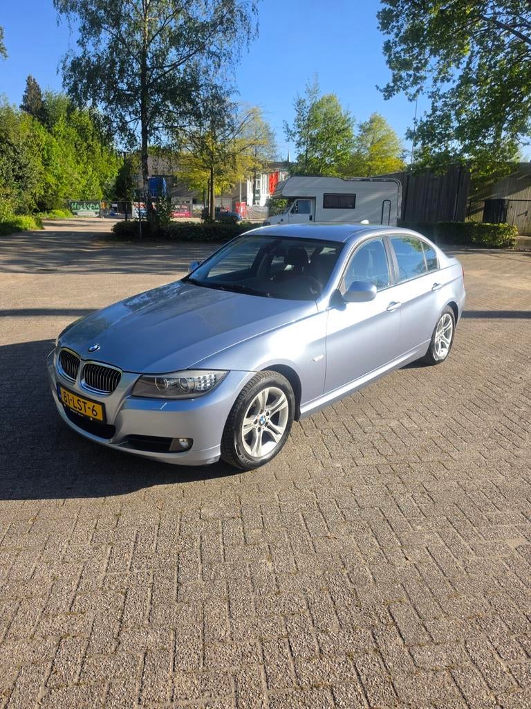 BMW 3-Serie 320i Business Line 2010 Blauw, Auto's, BMW, Achterwielaandrijving, 1995 cc, Zwart, 4 cilinders