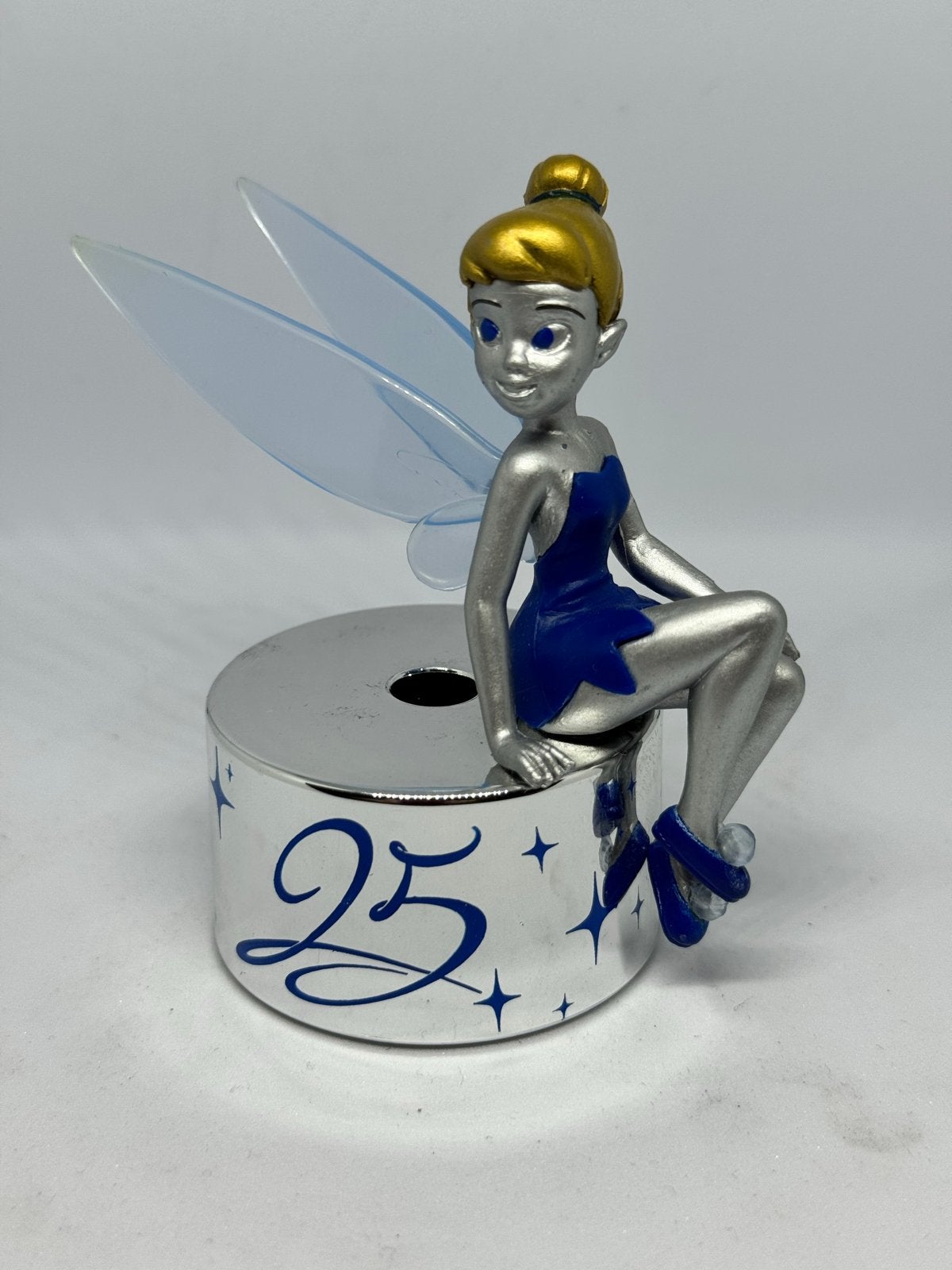 Tinkelbel Disneyland Paris 25 jaar - dop van geurstokjes, Ophalen of Verzenden, Overige figuren, Gebruikt, Beeldje of Figuurtje