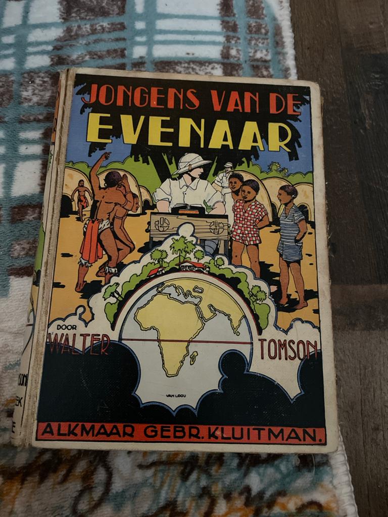Jongens van de Evenaar - Walter Tomson (Vintage Boek), Boeken, Ophalen of Verzenden, Gelezen, Fictie algemeen