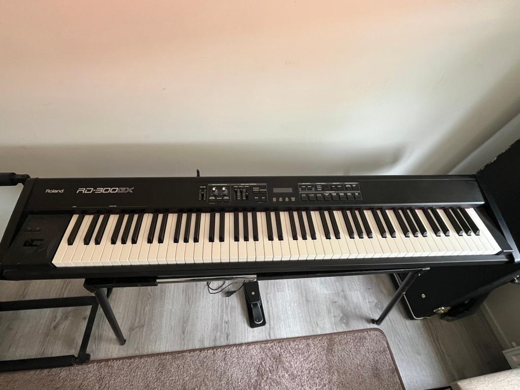 Roland RD300 GX, Muziek en Instrumenten, Piano's, Ophalen, Zo goed als nieuw, Zwart