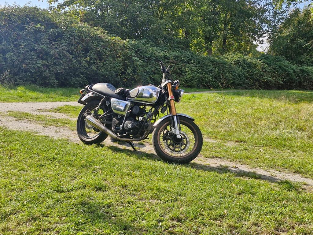 Agm caferacer luxiry, Particulier, Naked bike