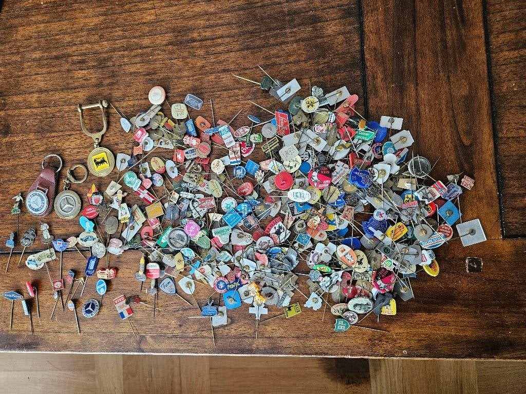 speldjes automerken,voedingsmiddelen,beatles etc, Verzamelen, Speldjes, Pins en Buttons, Ophalen of Verzenden, Gebruikt, Overige onderwerpen