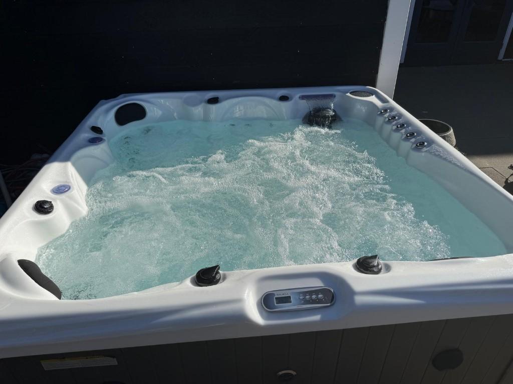Wellness Jacuzzi Wonder Spa goede staat, Ophalen, Zo goed als nieuw, Afdekzeil, Vast
