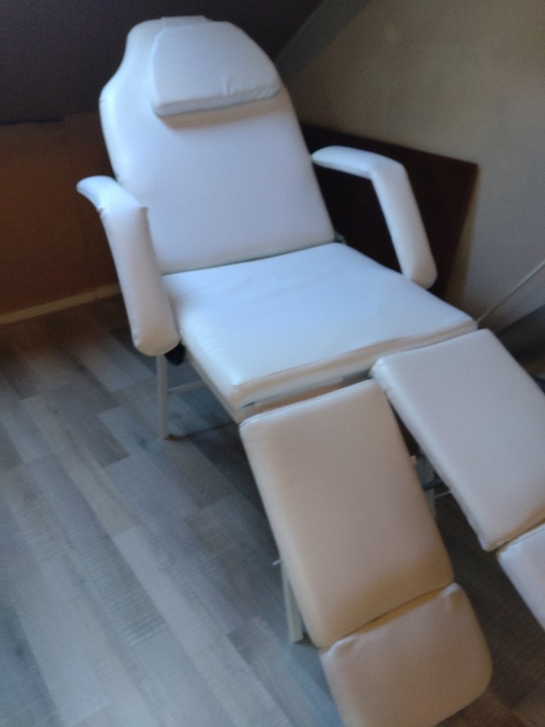 Witte Behandelstoel / Massagestoel, Ophalen, Kunststof, Wit, Zo goed als nieuw