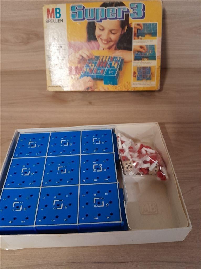 Super 3 - s1765, Hobby en Vrije tijd, Gezelschapsspellen | Bordspellen, Verzenden, Zo goed als nieuw
