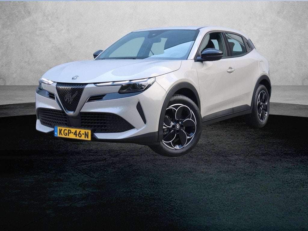 Alfa Romeo Junior Elettrica 54 kWh | ACCU 97,4% | Apple Carp, Automaat, Gebruikt, 156 pk, Parkeersensor
