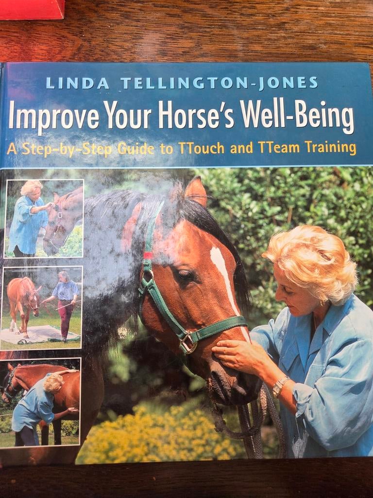 Boek: Improve Your Horse's Well-Being (Engels), Boeken, Linda Tellington-Jones, Ophalen of Verzenden, Zo goed als nieuw, Paarden of Pony's