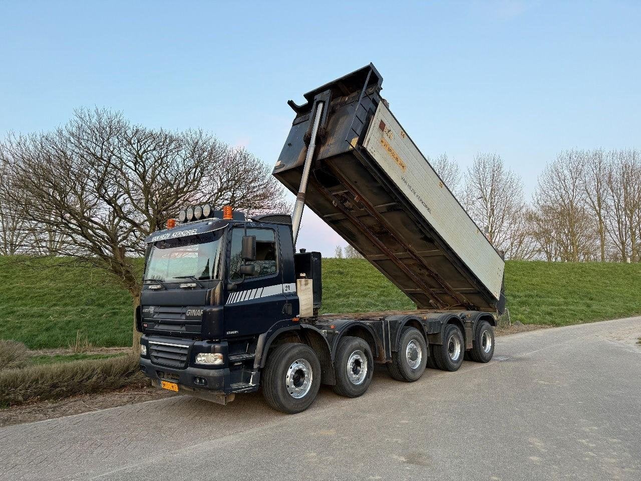 Ginaf X5250 TS 10x4 - 24m3 Asvaslt Kipper -WS -Gestuurd -Asv, Automaat, Achterwielaandrijving, Overige kleuren, Origineel Nederlands