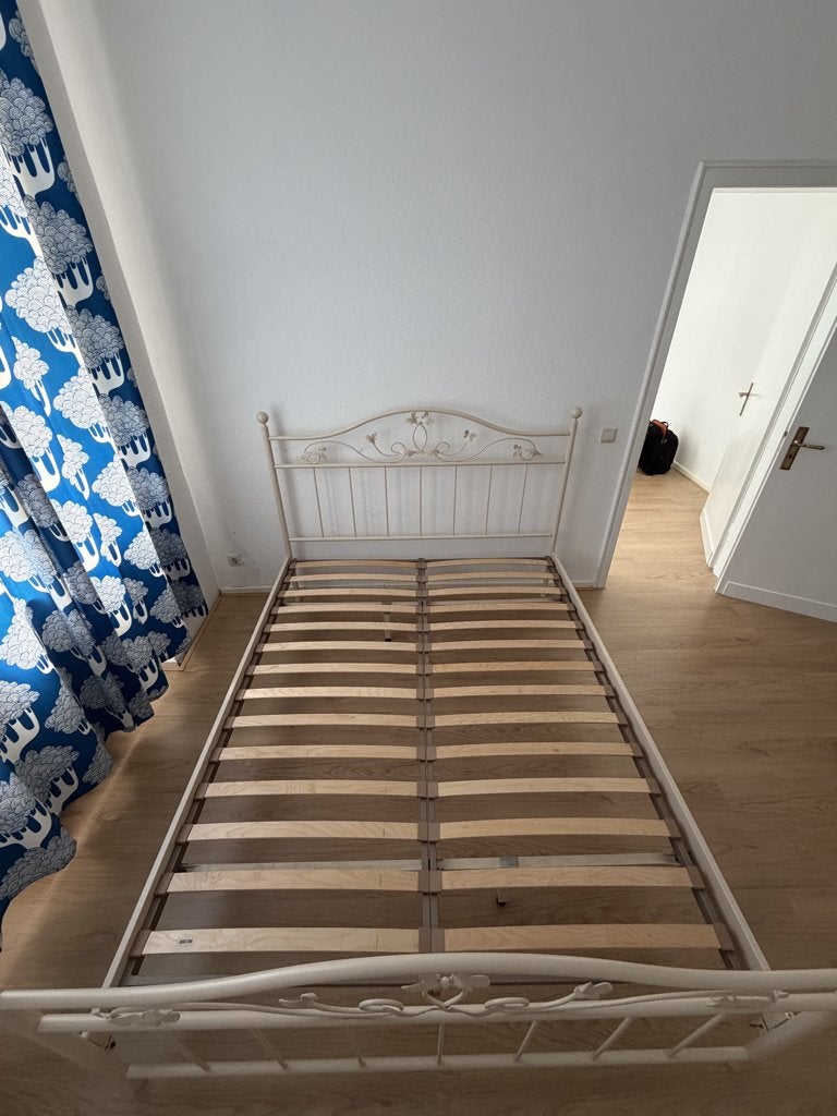 bed en twee bijzettafels, Huis en Inrichting, Slaapkamer | Bedden, Ophalen, Tweepersoons, Zo goed als nieuw, Metaal