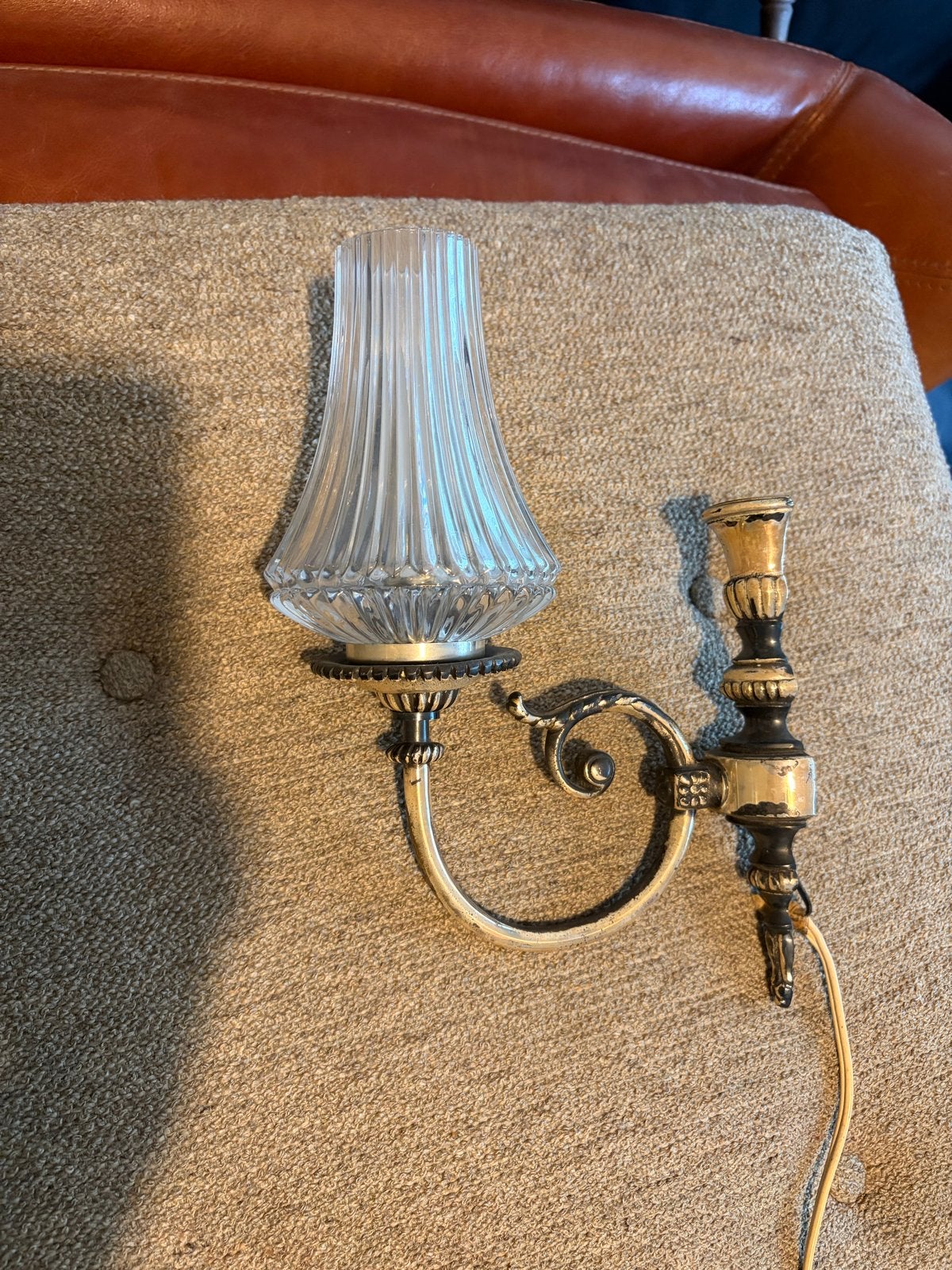 Vintage wandlamp met geribbeld glazen kapje, Antiek en Kunst, Antiek | Lampen, Ophalen
