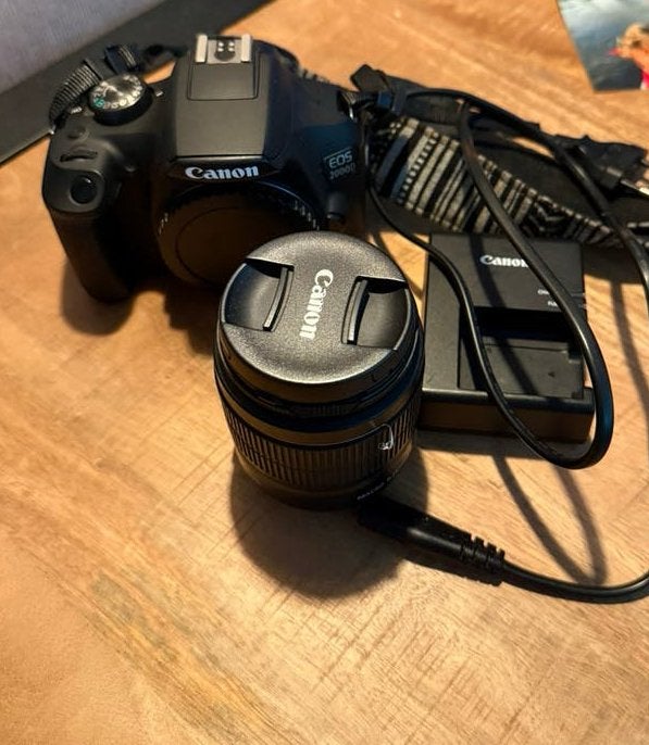 Canon 2000D incl statief (kapot, voor handige harry), Ingebouwde flitser, Spiegelreflex, Canon, Ophalen of Verzenden