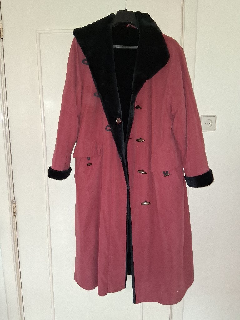 lange jas donker rose-rood - Meddens, Kleding | Dames, Maat 46/48 (XL) of groter, Meddens, Ophalen of Verzenden, Zo goed als nieuw