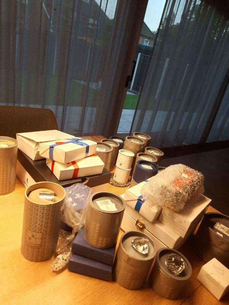 Swarovski. Partij van 63 stuks. Zeer scherp qua prijs, Ophalen of Verzenden, Zo goed als nieuw, Figuurtje