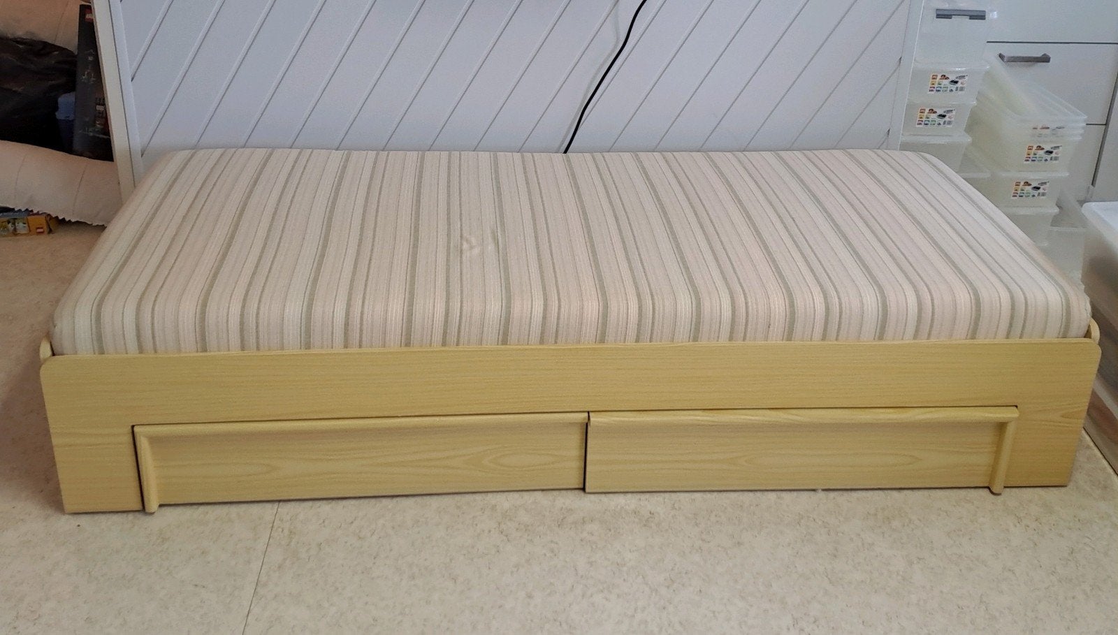 Een-persoons bed. Kan uitgetrokken worden naar 2-persoons., Ophalen, Eenpersoons, 90 cm