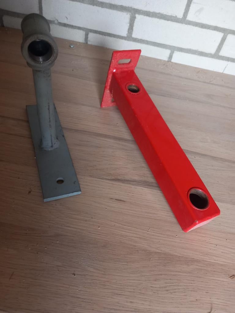Metalen beugels, voor expansievaten, Doe-het-zelf en Verbouw, Ophalen of Verzenden, Minder dan 60 cm, Minder dan 30 cm