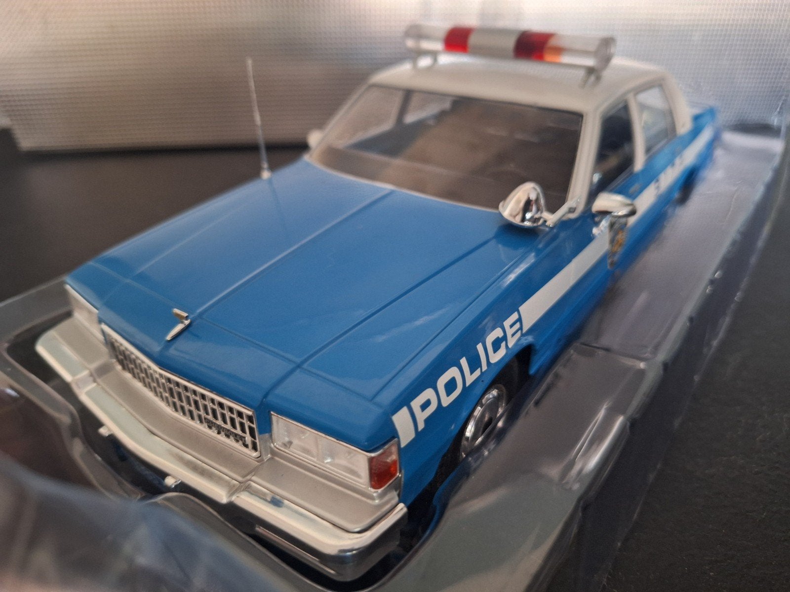 Chevrolet Caprice NYPD New York 1987 Schaal 1:18, Overige merken, MCG, Nieuw, Ophalen of Verzenden