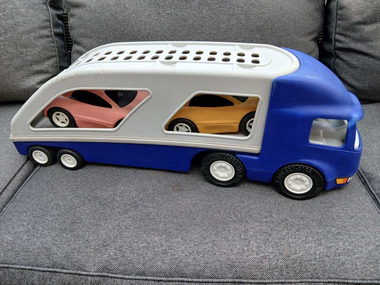 Little tikes vrachtauto met 2 auto's, Kinderen en Baby's, Speelgoed | Speelgoedvoertuigen, Ophalen, Gebruikt