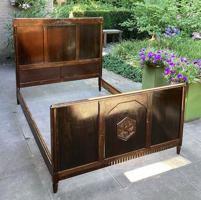 Antiek houten bedframe met houtsnijwerk. Moet nu weg, Antiek en Kunst, Ophalen