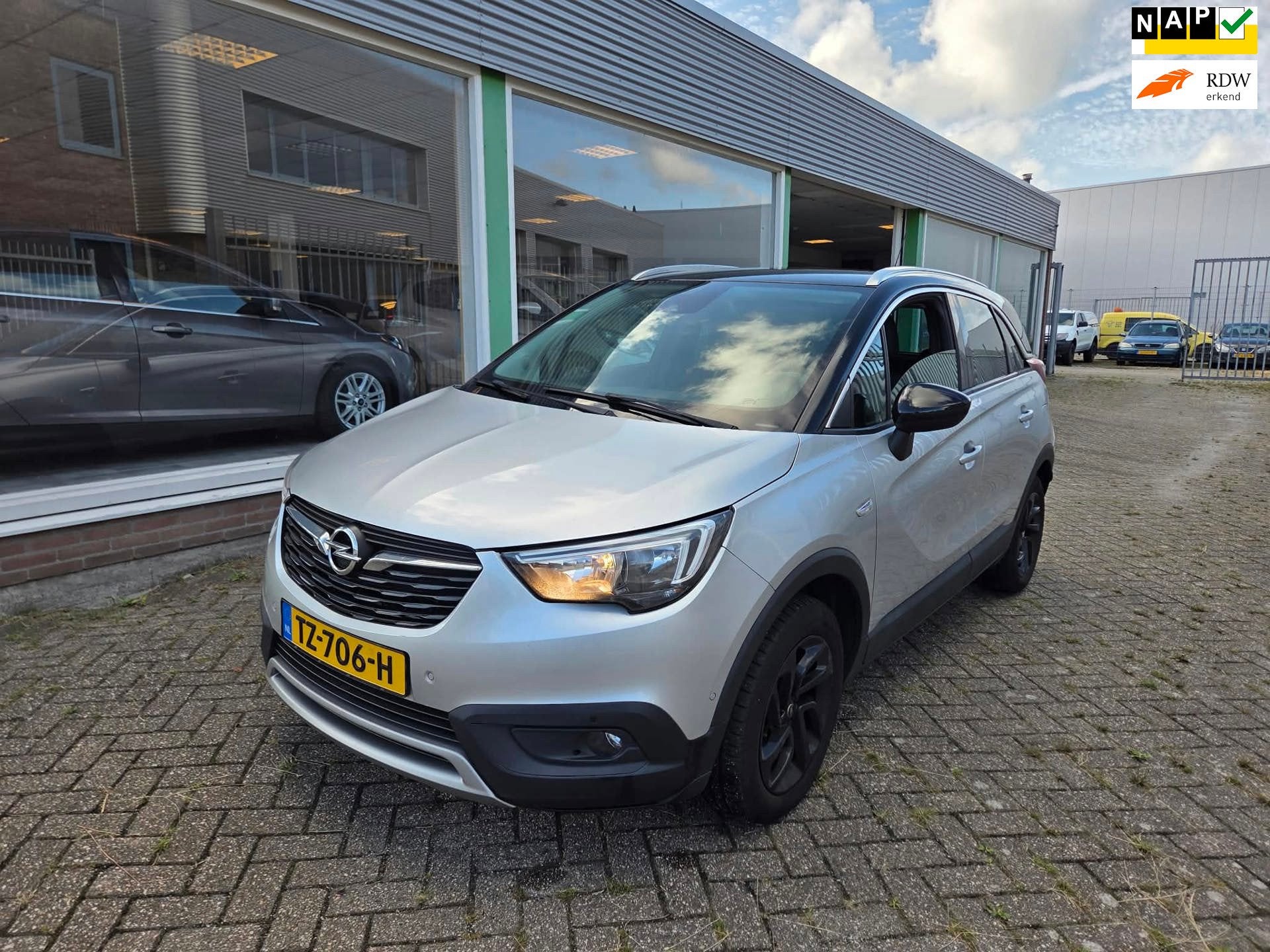 Opel Crossland X 1.2 Turbo Online Edition|KEYLESS|CAMERA 360, Voorwielaandrijving, 840 kg, Gebruikt, Euro 6