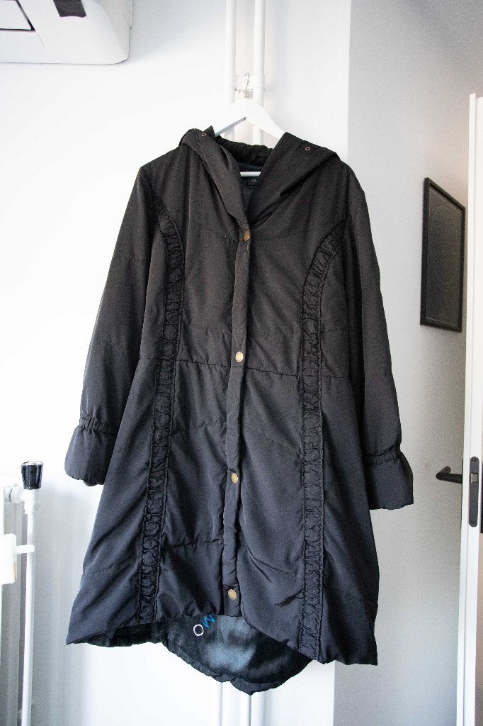 Zwarte lange winterjas DAMO maat 42, Kleding | Dames, Jassen | Winter, Zwart, Maat 42/44 (L), Ophalen of Verzenden, Damo