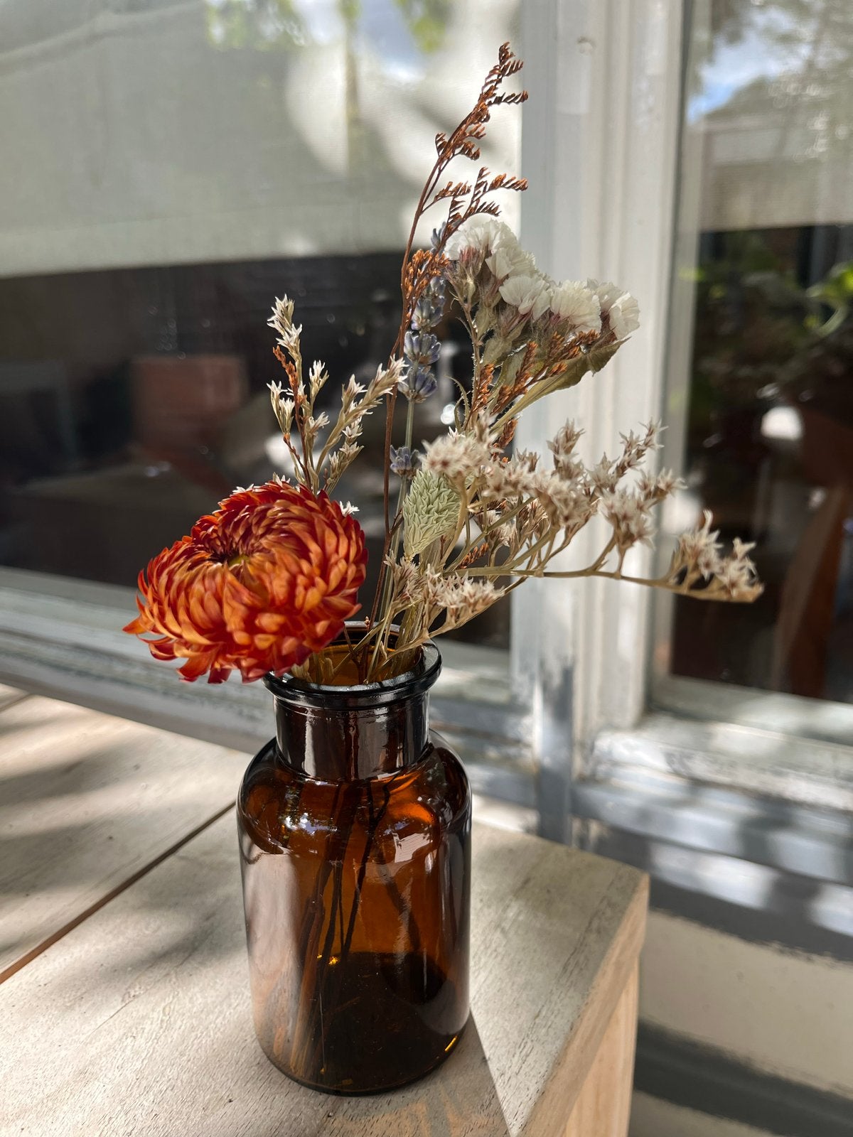 Amber/bruin glazen vaasjes met droogbloemen (10 beschikbaar), Huis en Inrichting, Bruin, Ophalen of Verzenden, Geschikt voor droogbloemen
