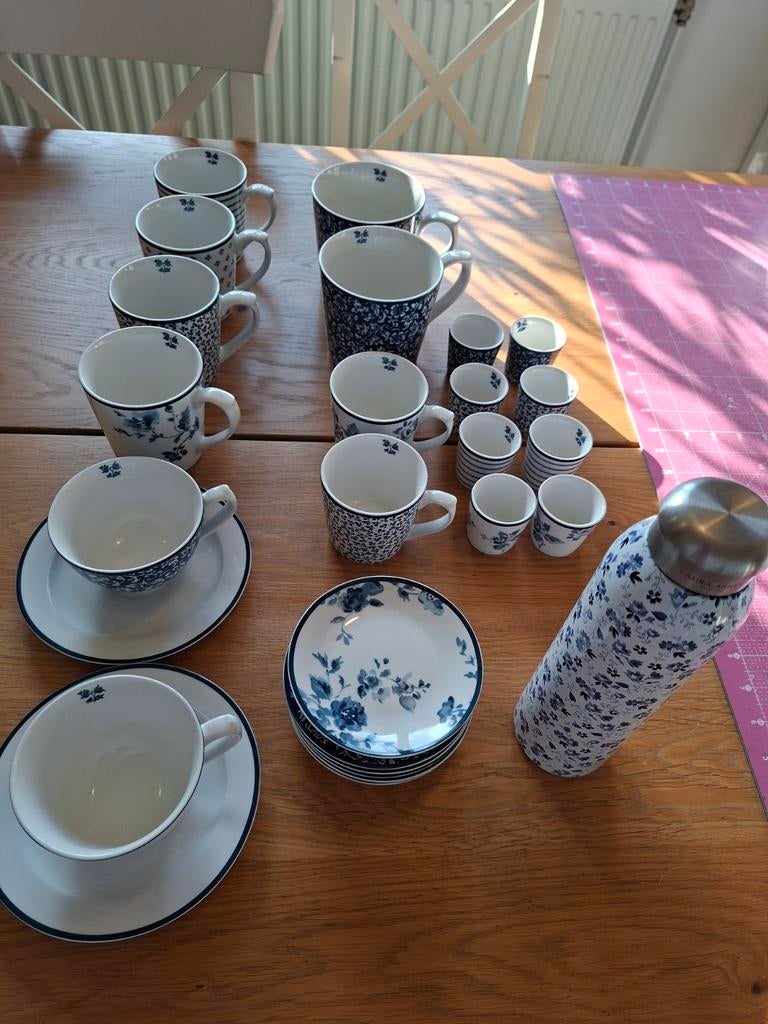 Laura ashley servies wit blauw blue print collectables zgan, Antiek en Kunst, Ophalen of Verzenden