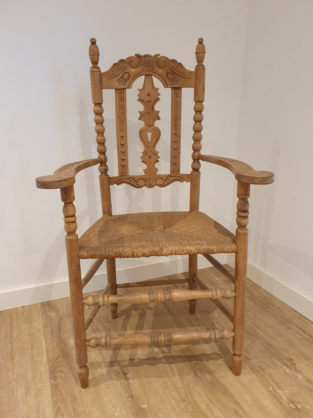 Antieke houten stoel met rieten zitting, Antiek en Kunst, Antiek | Meubels | Stoelen en Banken, Ophalen