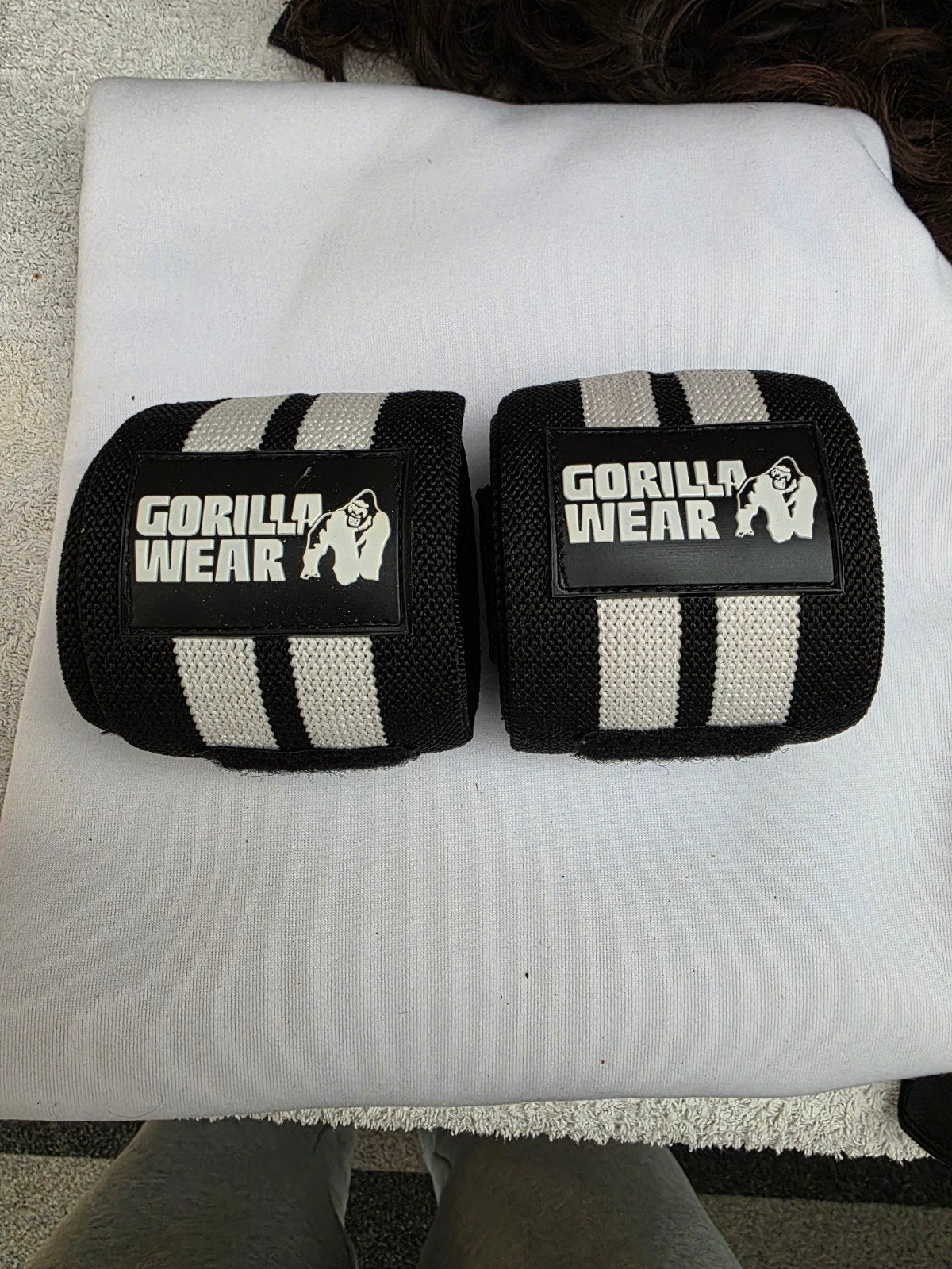 Gorilla Wear elleboog banden - Zwart/Wit, Ophalen of Verzenden, Zo goed als nieuw, Armen, Overige typen