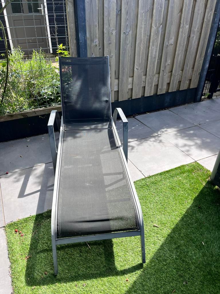 Ligbed / Tuinbed - Grijs met verstelbare rugleuning, Tuin en Terras, Ligbedden, Ophalen of Verzenden, Gebruikt, Aluminium, Verstelbaar