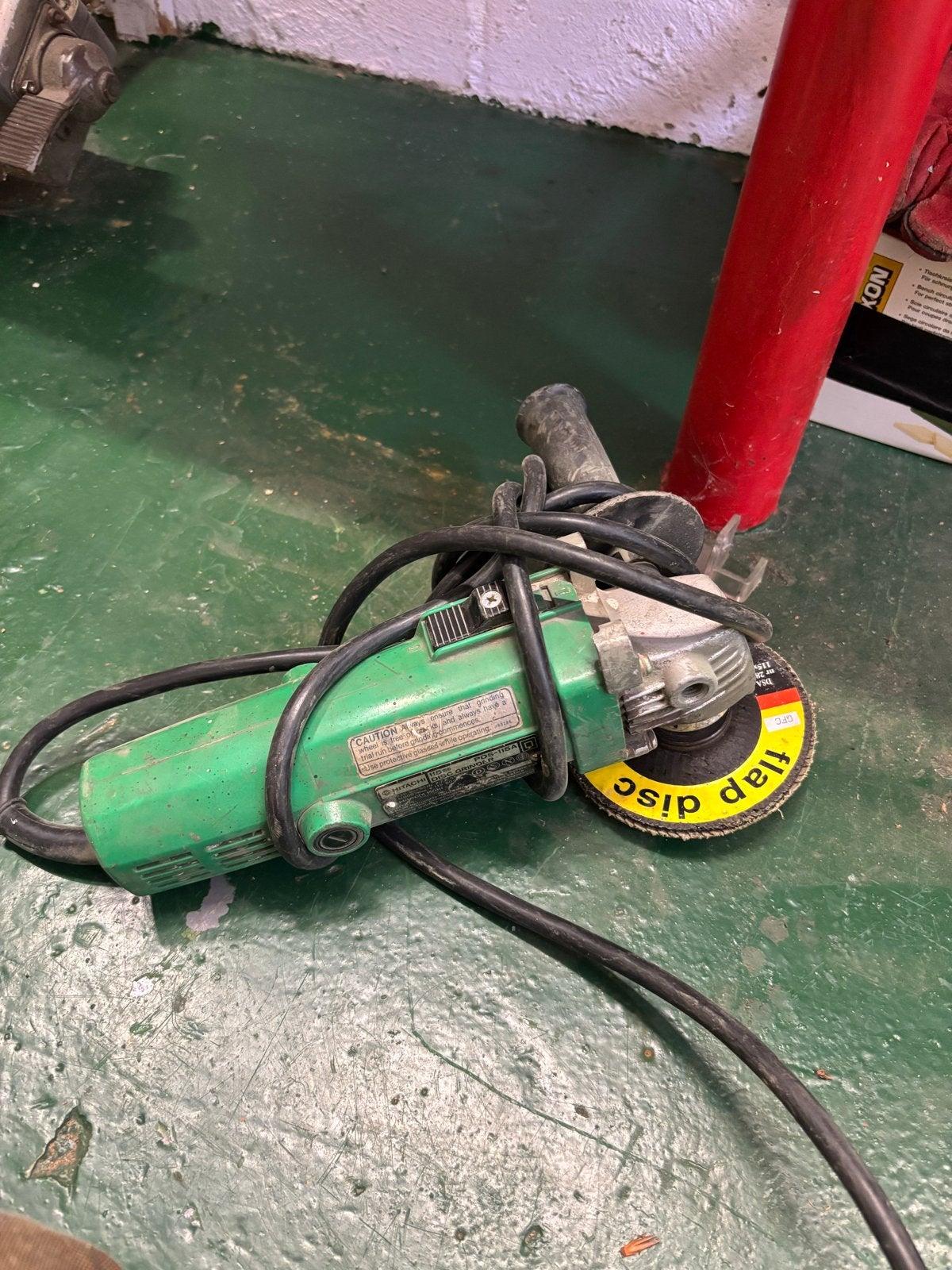 Hitachi PDS-115A Haakse Slijper - 550W, Ophalen, Gebruikt, Minder dan 700 watt, Haakse handslijpmachine